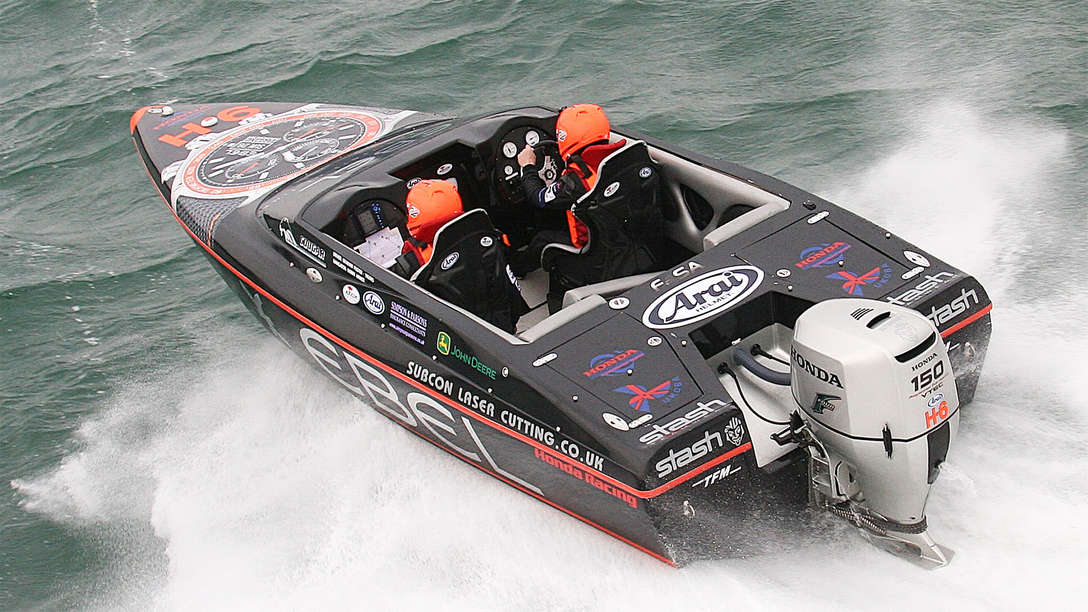 Course Formula 4-stroke pour les bateaux de petite catégorie dotés de moteurs BF150 au large des côtes.