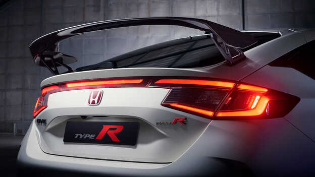 Gros plan du spoiler aérodynamique de la Honda Civic Type R.