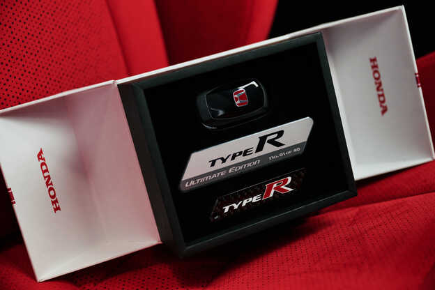Gros plan du panneau des modes de conduite de la Honda Civic Type R. 