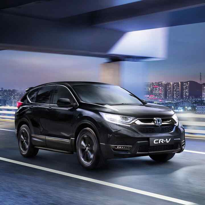 Vue de trois quarts avant du Honda CR-V Hybrid avec le pack Style.