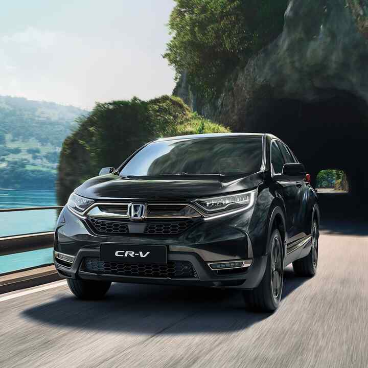 Vue de trois quarts avant du Honda CR-V Hybrid