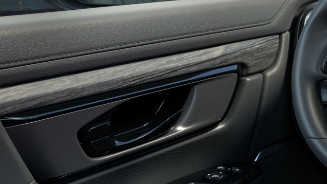 Honda CR-V noir, inserts de portières et de console avec effet de grain de bois