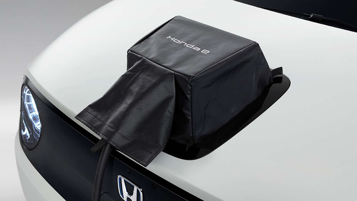 Gros plan sur la housse du port de charge de la Honda e.
