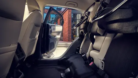 Gros plan sur la banquette arrière d’un HR-V hybride.