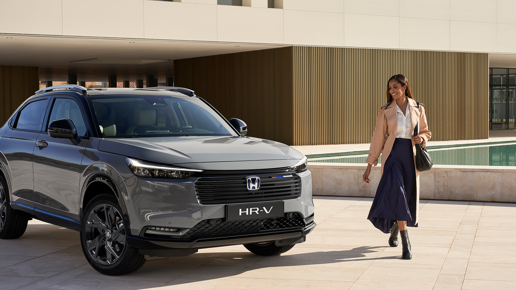 Honda HR-V avec Pack Noir dans l’allée