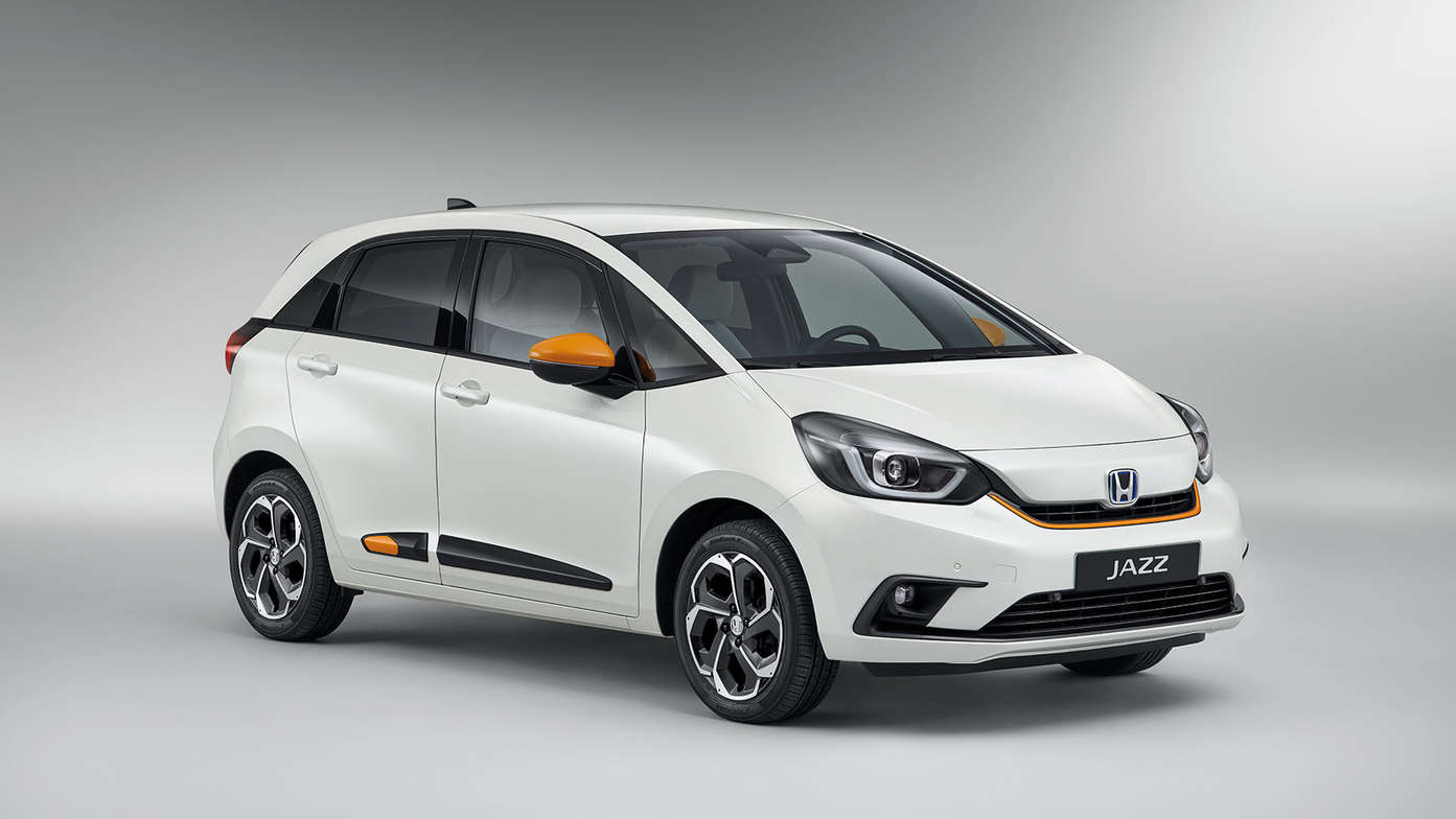 Honda Jazz Hybrid Blanc Taffta en studio avec pack Fun Orange Toscane ou Blanc Piano.