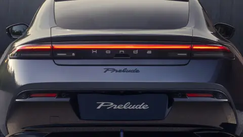 Image du tableau de bord de la Honda Prelude.