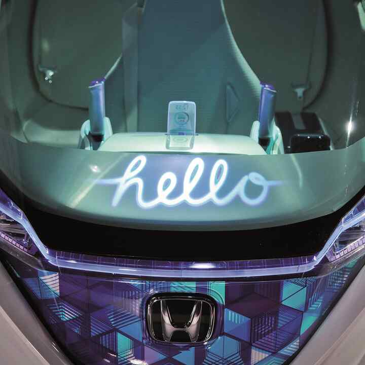 Gros plan de l'avant du concept-car Honda au salon Tokyo Motor Show.