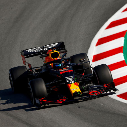 Gros plan sur la voiture de Formule 1 Aston Martin Red Bull.