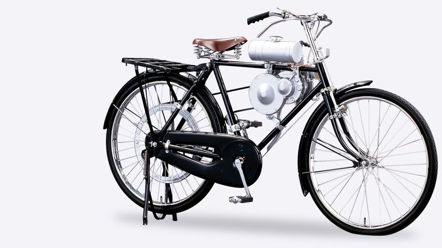 Vue de profil de la bicyclette Honda Type A avec générateur converti.