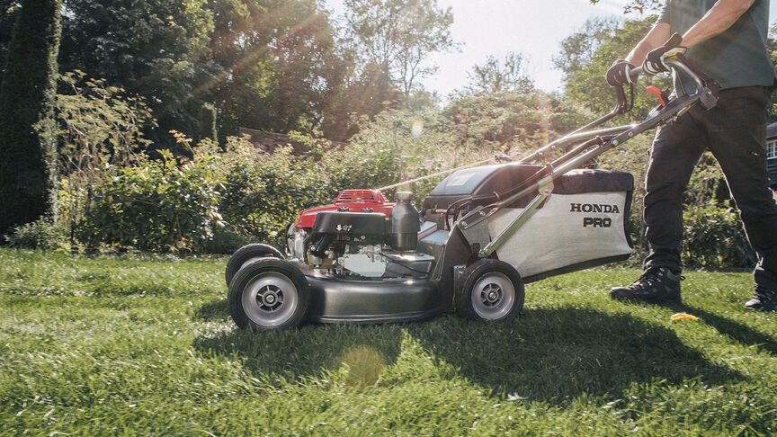 Gros plan du carter de coupe de la Honda HRH.