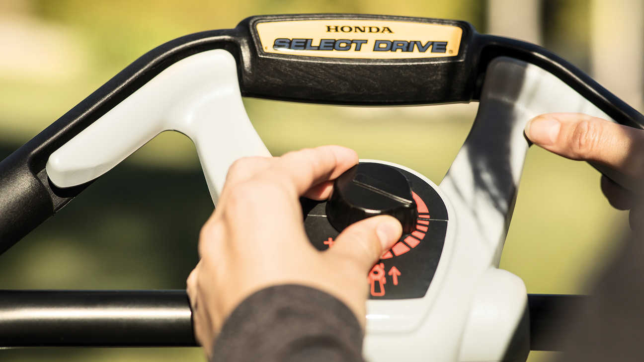 Gros plan du système Select Drive de la tondeuse à gazon Honda HRX.