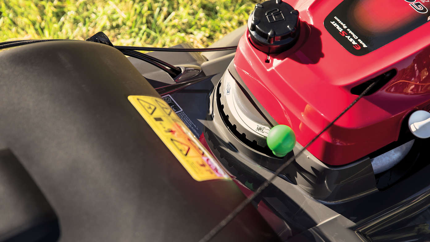 Gros plan du mulching variable de la tondeuse à gazon Honda HRX.