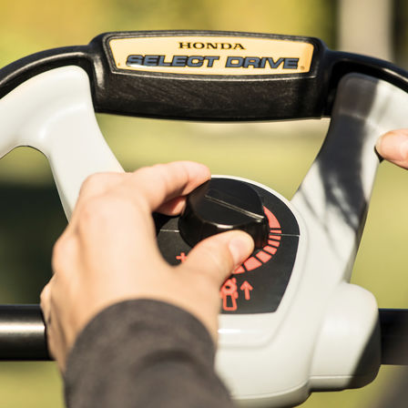 Gros plan du système Select Drive de la tondeuse à gazon Honda HRX.