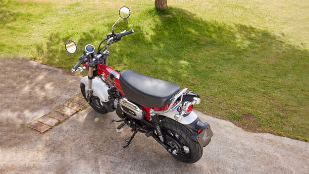 Dax 125 vue arrière statique