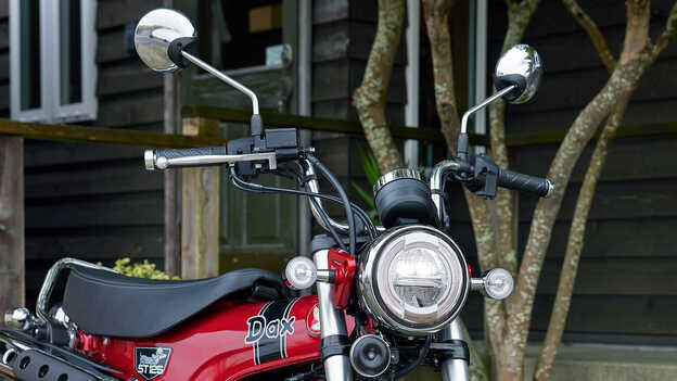 Détail de l'éclairage LED du Dax 125