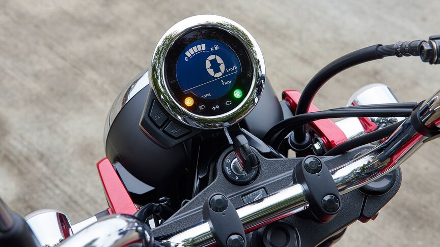 Gros plan sur le logo Dax 125
