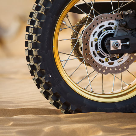 roue dans le sable