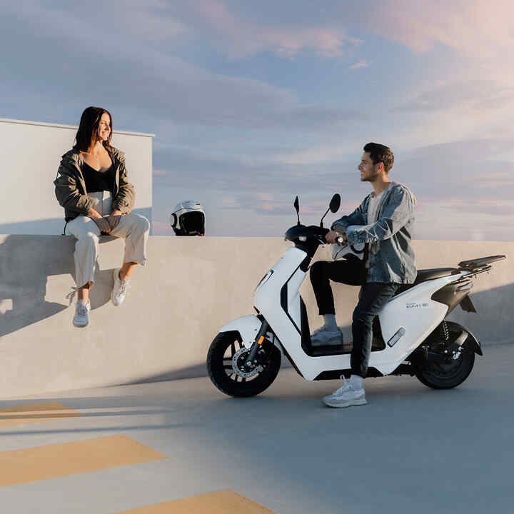 Vue du modèle Honda EM1E en situation