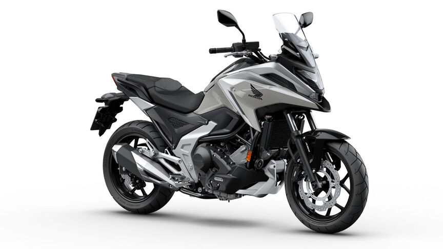 Vue de 3/4 avant droit du modèle Honda NC750X en studio