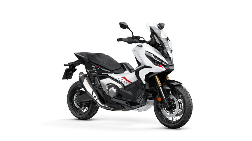 Vue de 3/4 avant droit du modèle Honda NC750X en studio