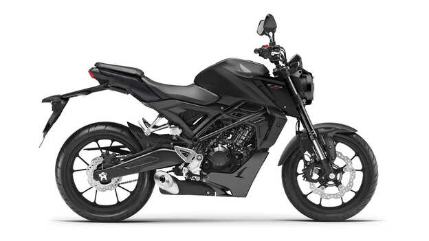 Vue de 3/4 avant droit du modèle Honda CB125R en studio