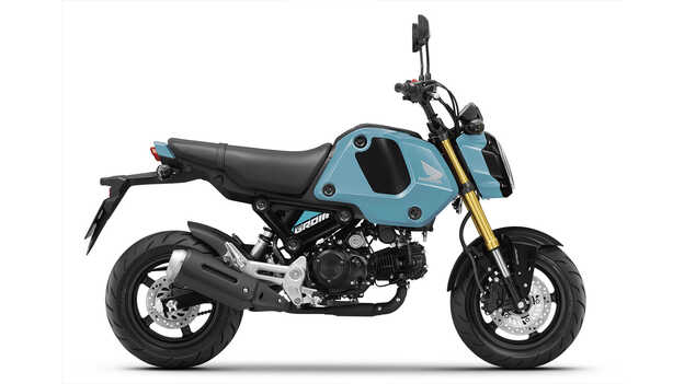 Vue de 3/4 avant droit du modèle Honda MSX125 en studio