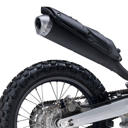 CRF250L gros plan sur le tuyau d’échappement