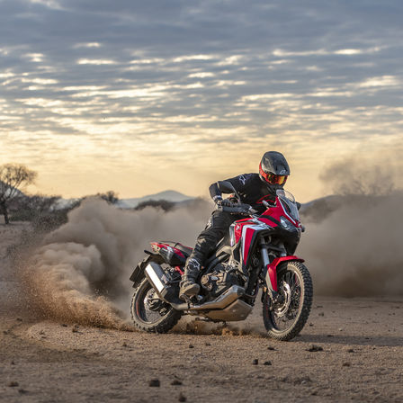 Africa Twin rouge permis de conduire illimité