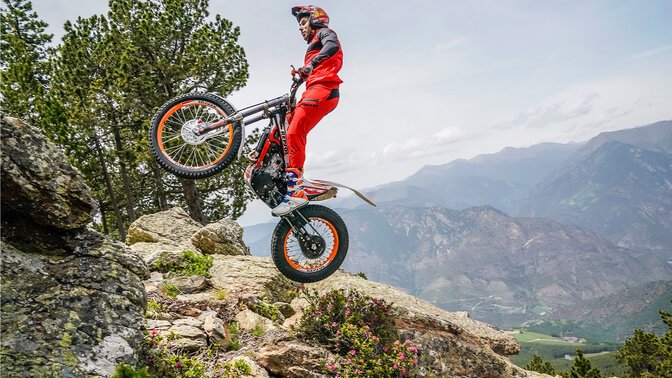 Photo de la MONTESA COTA 4RT 301RR RACE REPLICA en mouvement