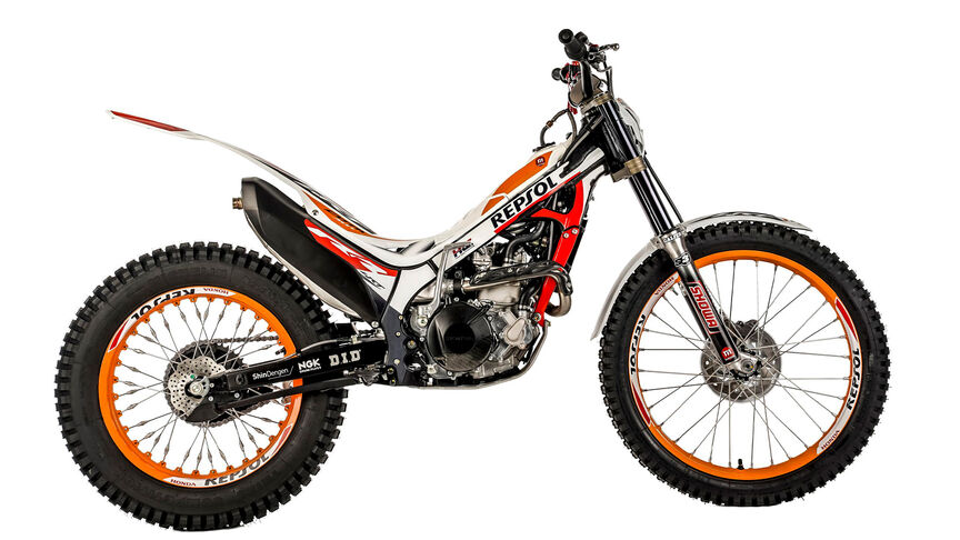 La Montesa Cota 4RT Race Replica de côté sur un plan statique