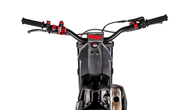 Gros plan du guidon de la Honda Montesa Cota 4RT 301RR vu de l’arrière.