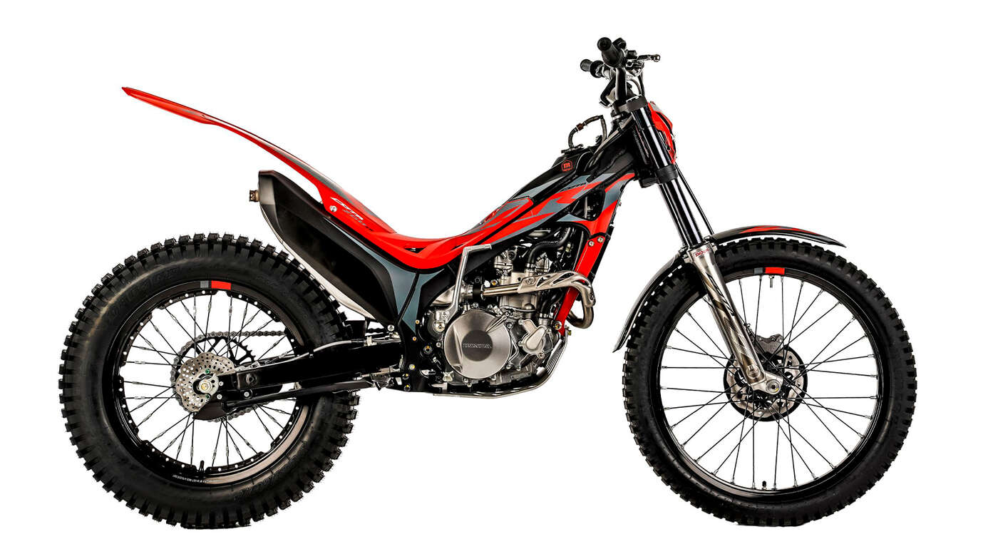 Le côté de la Montesa Cota 4RT sur un plan statique