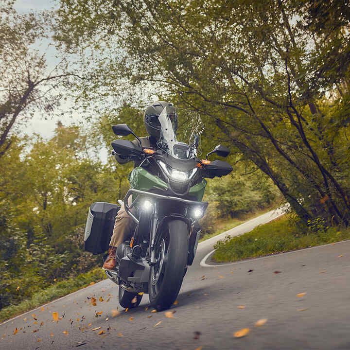 NC750X trois quarts avant avec sacoches