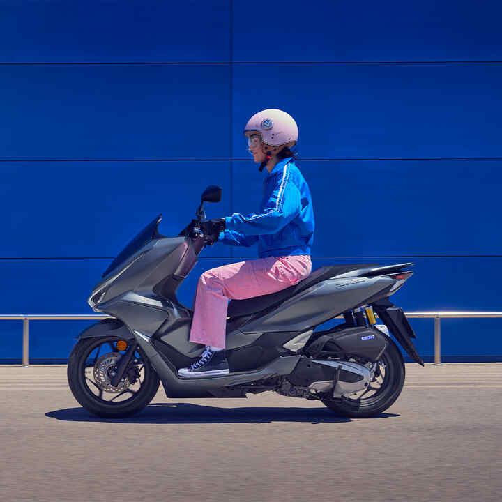 Vue de trois quarts face du PCX125