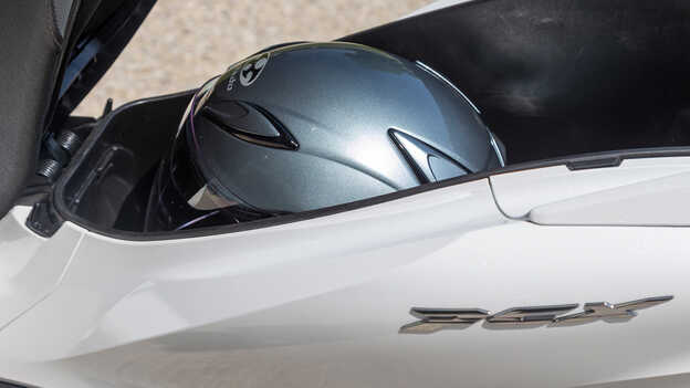 Vaste espace de rangement et prise de charge USB-C