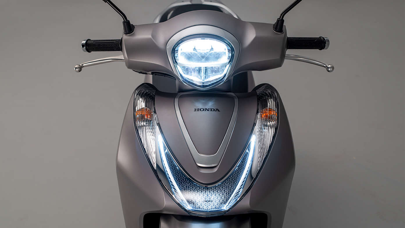 Mode SH 125, un tout nouveau style, avec une plus grande capacité de rangement et un éclairage à LED