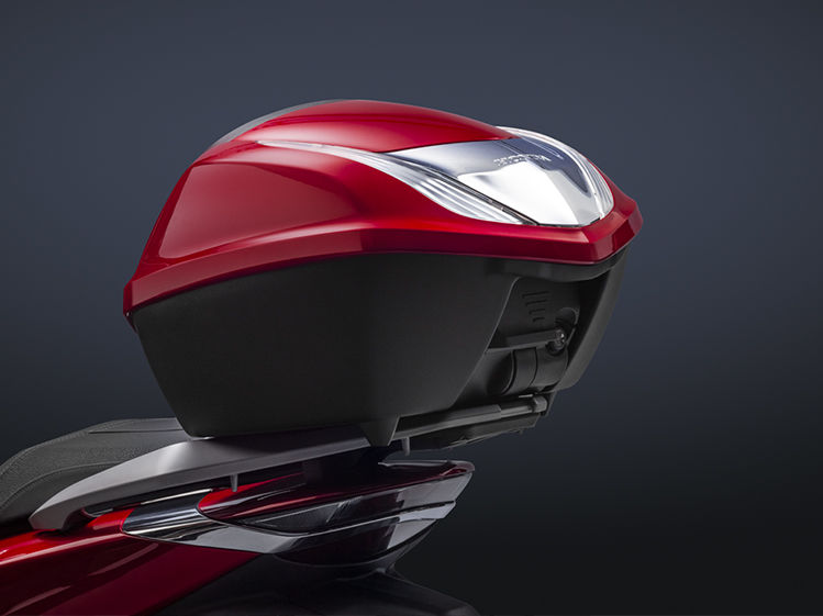 Honda SH125i, top case