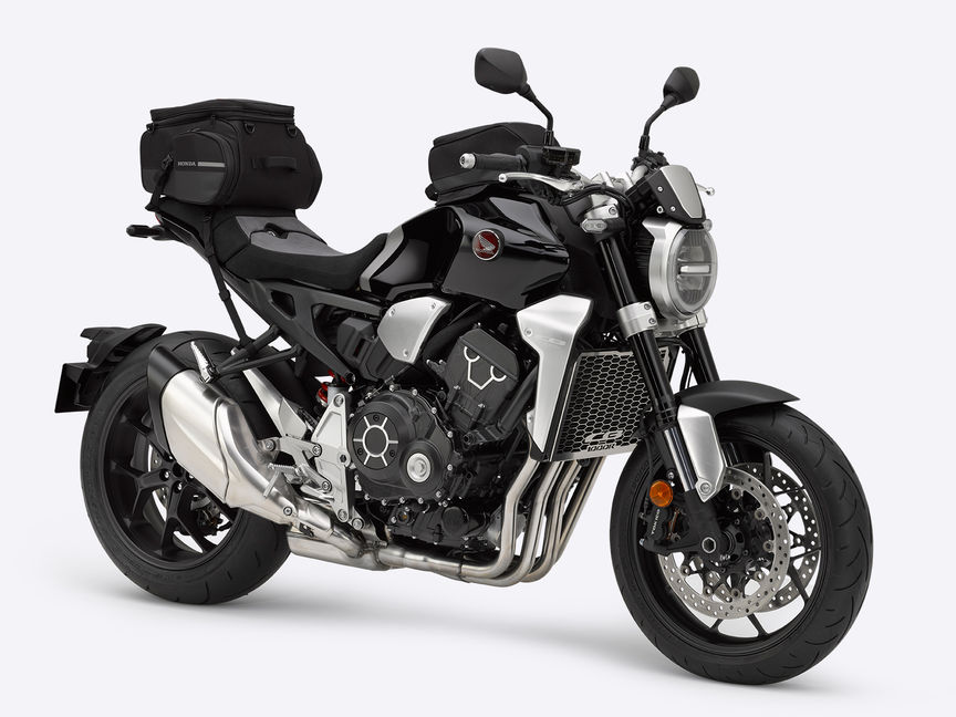 Vue de trois quarts face de la Honda CB1000R avec accessoires.