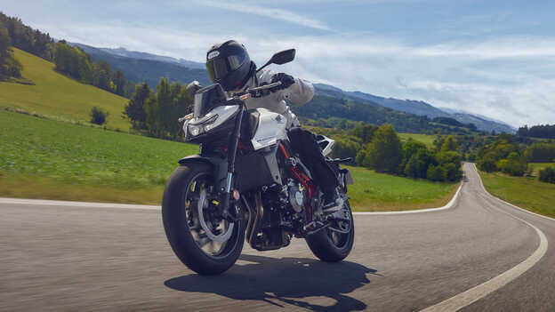 La Honda CB750 Hornet fait appel à des technologies avancées pour offrir le comportement le plus excitant possible.