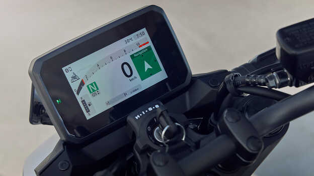 Écran TFT de la Honda CB750 Hornet avec système de navigation.