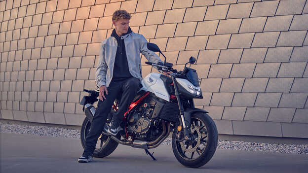 CB750 Hornet Option permis A2 disponible
