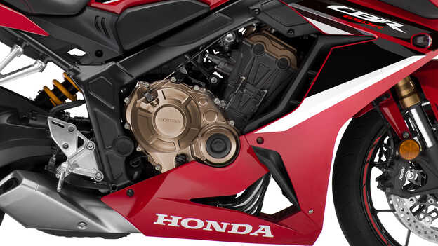 MOTEUR QUATRE CYLINDRES