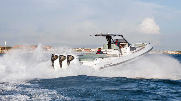 BF250 V6 outboard motor