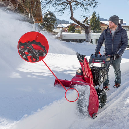 Le modèle Série 9 utilisé par un démonstrateur, dans la neige.