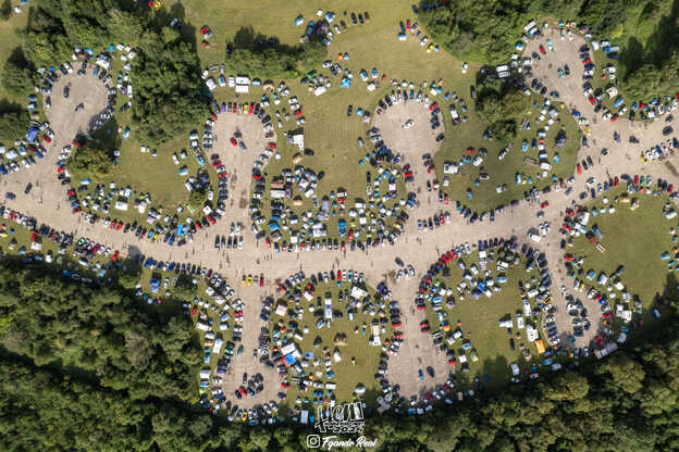 Vue d'en haut de Honda Euro Meet 2024 au circuit de Clastres