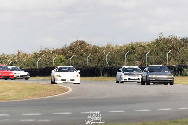 5 Honda sur la piste du Circuit de Clastres lors du HEM 2024