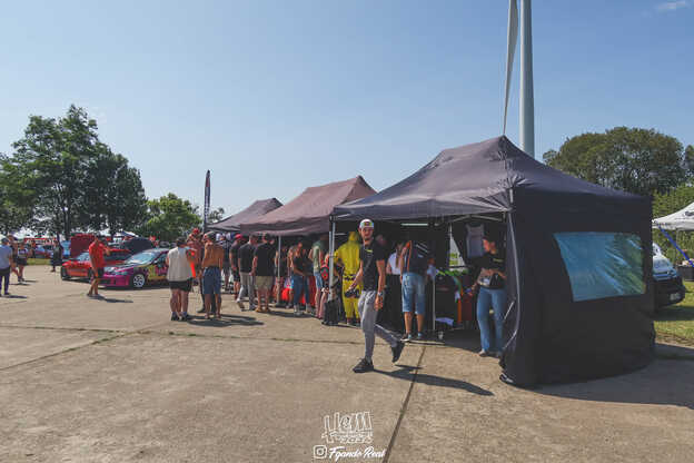 Stand de merchandising Honda à l'Honda Euro Meet 2024