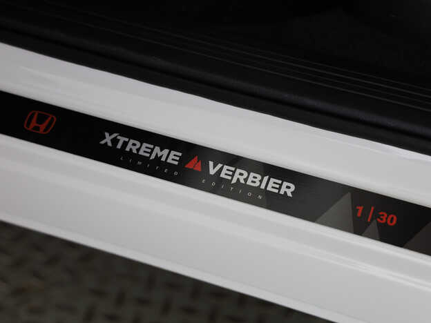 Seuil de porte personnalisé avec logo Xtreme Verbier et numérotation