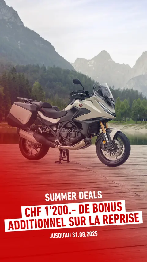 NT1100 vue avant ¾ dynamique avec passager